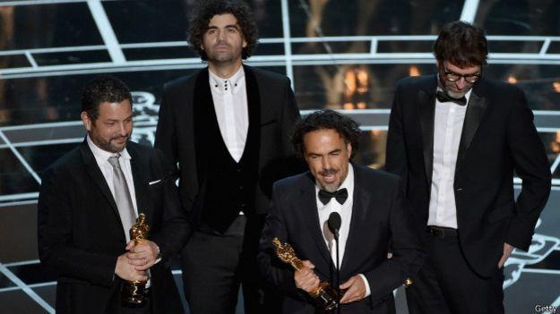 Iñarritu recogiendo el Oscar