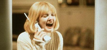 Drew Barrymore al teléfono