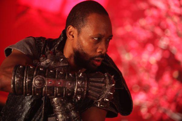 Fotograma de El hombre de los pu&ntilde;os de hierro