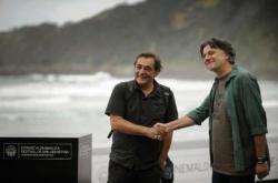 Antonis Kafetzopoulos y Filippos Tsitos, actor y director de Adikos Kosmos