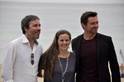 Hugh Jackman, Kira Davis y Denis Villeneuve   