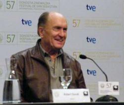 Duvall sonríe