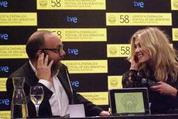 Giamatti y Pike se ríen